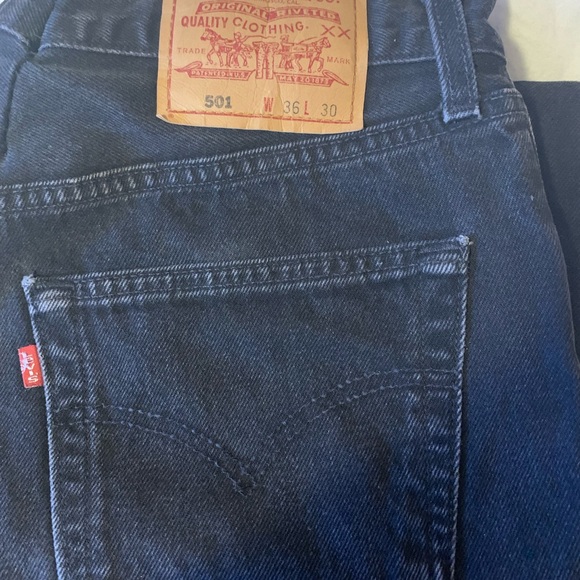 Three styles and size of vintage Levi men’s jeans - Picture 2 of 3
